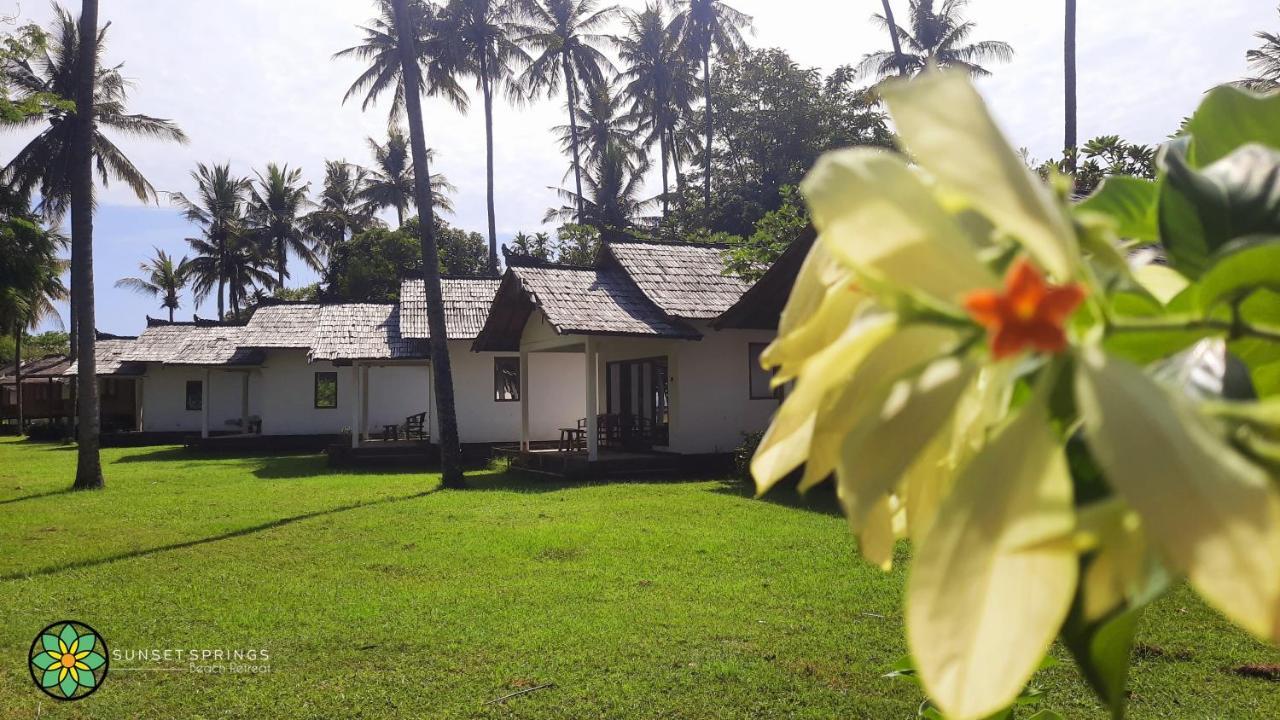 Sunset Springs Beach Retreat Hotel Papak Exterior photo